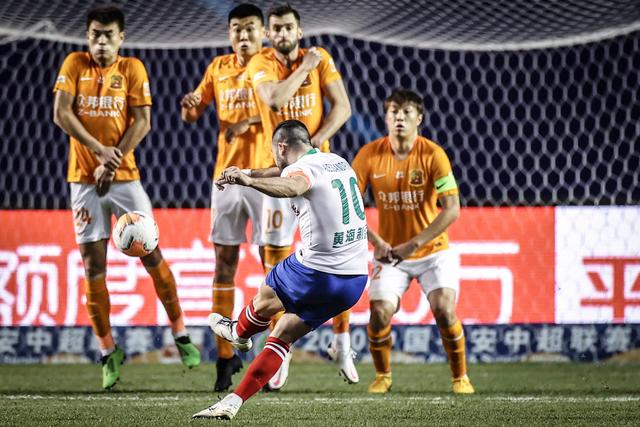欧冠-劳塔罗哑火 国米0-0皇家社会小组第二出线